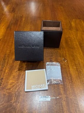 Michael Kors Accessory Watch Box with extra  Buckles